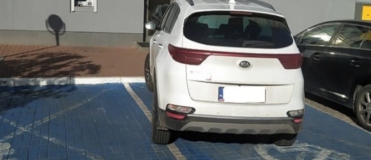 Za takie parkowanie można dostać surowy mandat!