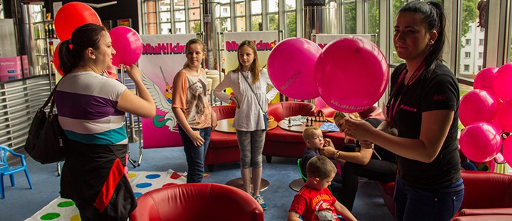 Multikino zamieniło się w plac zabaw i piłki nożnej