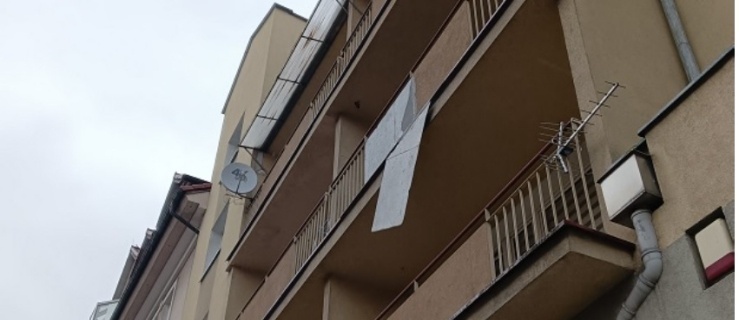 Silny wiatr spowodował zagrożenie na ul. Hetmańskiej