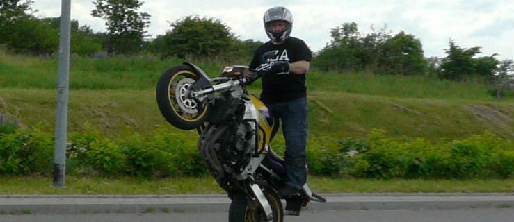 Motocykliści szaleją na Modrzewinie. Mieszkańcom to nie odpowiada