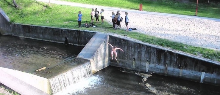 Niebezpieczne kąpiele w rzece Kumieli