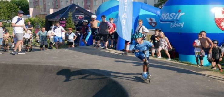 Hulajnogi jeździły na pumptracku