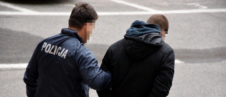 Poszukiwany przez policję wpadł z amfetaminą