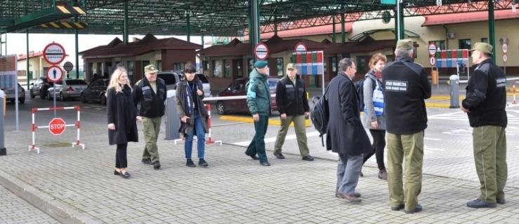 Funkcjonariusze z Frontexu z wizytą na drogowych przejściach granicznych
