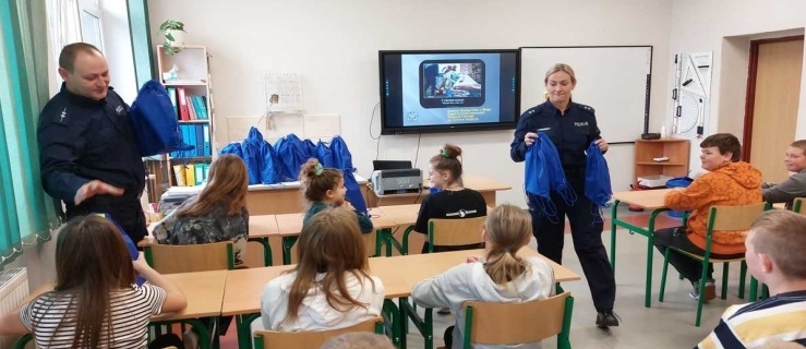 Policjanci w szkołach. Ostrzegają przed cyberprzestępczością 