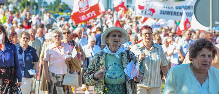 Ulicami Elbląga przeszedł marsz w obronie Tv Trwam. W akcji wzięło udział kilkaset osób.