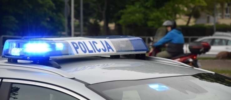 Uszkodził inny samochód i uciekł. Kierowcę szuka policja