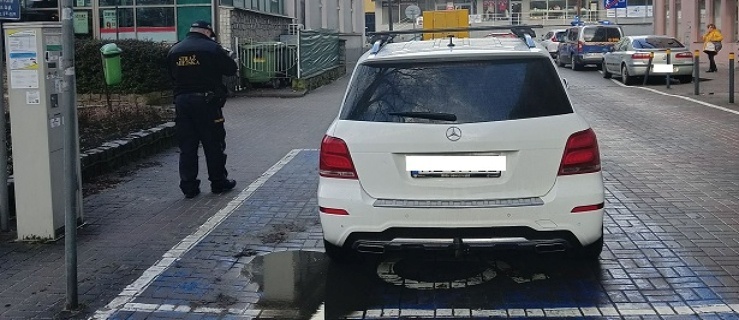 Wysokie kary za parkowanie na miejscu dla niepełnosprawnych 