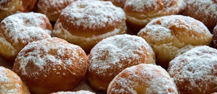 Tłusty czwartek: o ile podrożały pączki w cukierniach i dyskontach? 