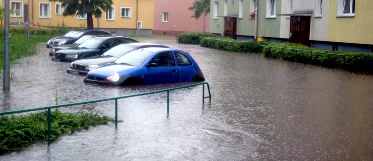 Powódź przy ul. Uroczej - lipiec 2011
