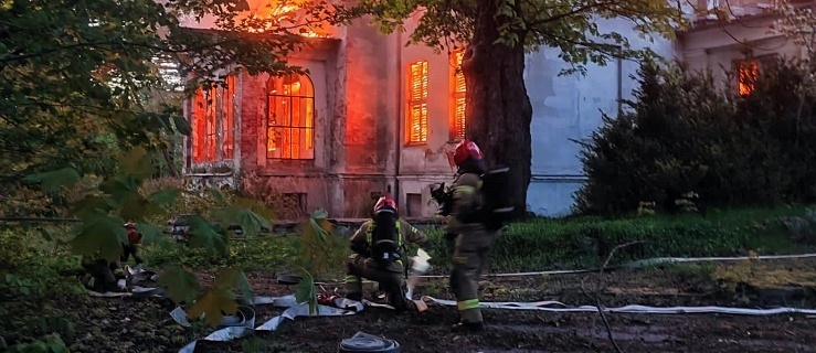 Pożar opuszczonego budynku szkoły w Połoninach