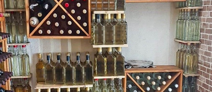 Wspólna akcja policjantów i celników. Pod Tolkmickiem przejęli nielegalny alkohol