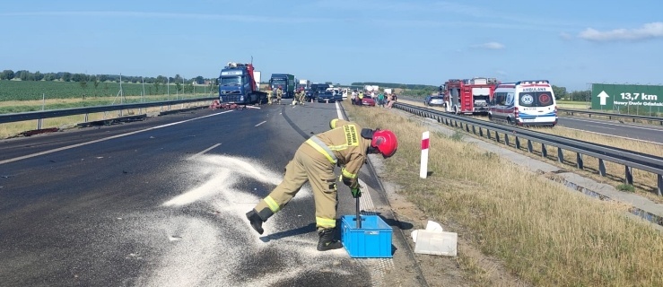 Wypadek na „siódemce” pod Elblągiem. Zderzyły się dwie ciężarówki