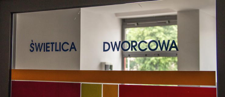 Świetlica dworcowa mieściła się w pawilonie handlowo - usługowym na Pl. Dworcowym