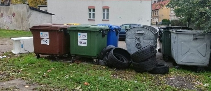 Straż Miejska w Elblągu informuje – nie wyrzucaj starych opon pod śmietnik