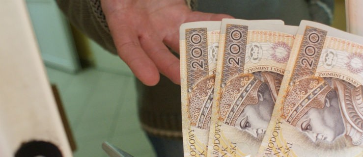  Przyszli z dolarami a ukradli… złotówki