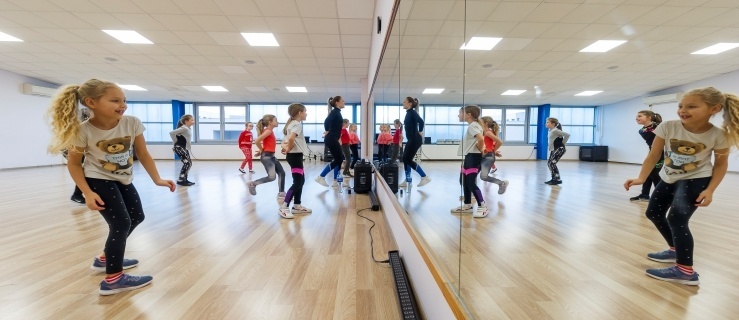 Dziecięca radość na zajęciach Zumba Kids