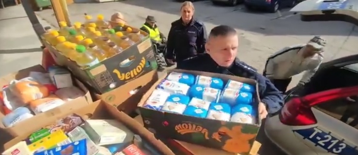 Świąteczna paczka od elbląskich policjantów