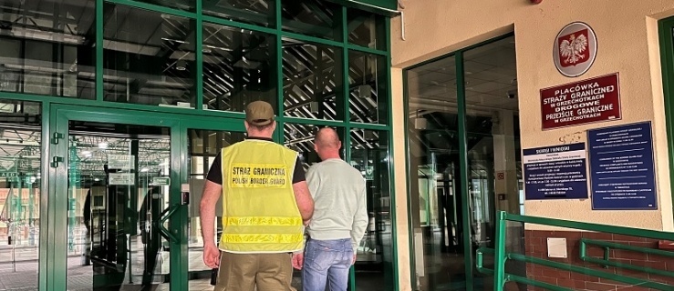 Pijany i bez prawa jazdy chciał przejechać przez granicę