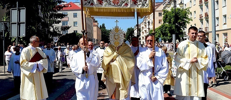 10 procesji przejdzie w czwartek ulicami Elbląga