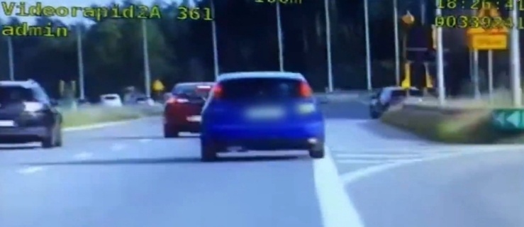 Kierowca bez prawa jazdy, pijany i poszukiwany przez policję. Wpadł na 