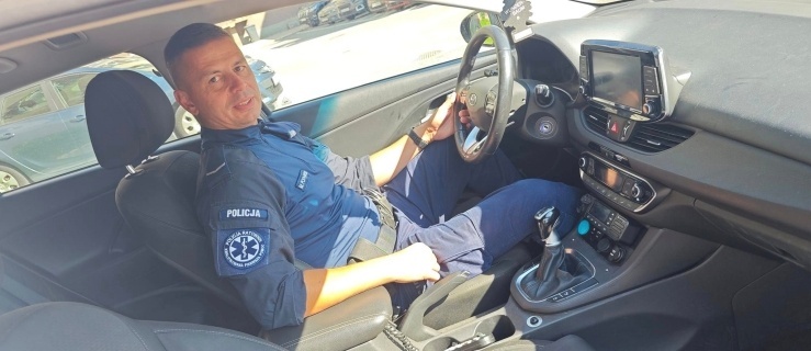 Mężczyzna leżał na torach. Policjant z Elbląga uratował mu życie