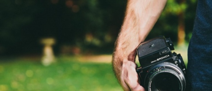 Prawa do zdjęć – komu faktycznie przysługują: fotografowi czy klientowi?