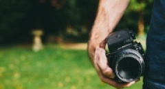 Prawa do zdjęć – komu faktycznie przysługują: fotografowi czy klientowi?