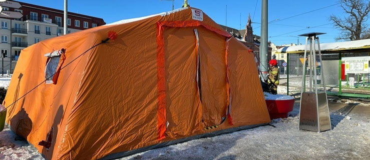 Ogrzewany namiot z ciepłymi napojami w centrum Elbląga