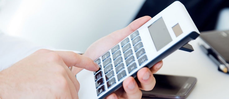 Jak działa kalkulator ubezpieczeniowy bez podawania danych osobowych?