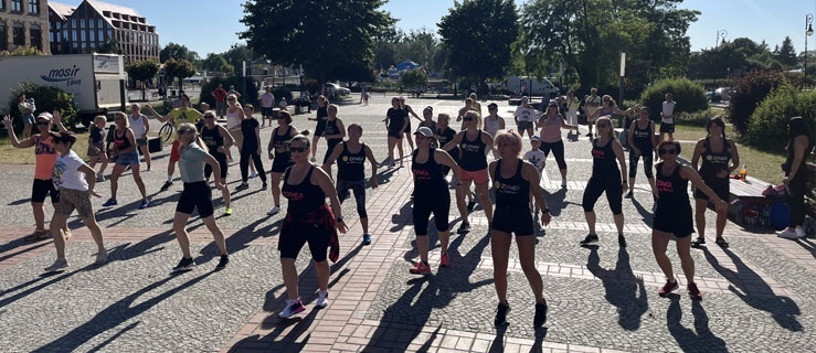 Wakacyjna zumba na Placu Katedralnym