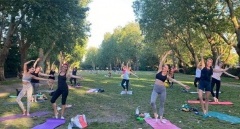 Wakacyjny Pilates pod chmurką