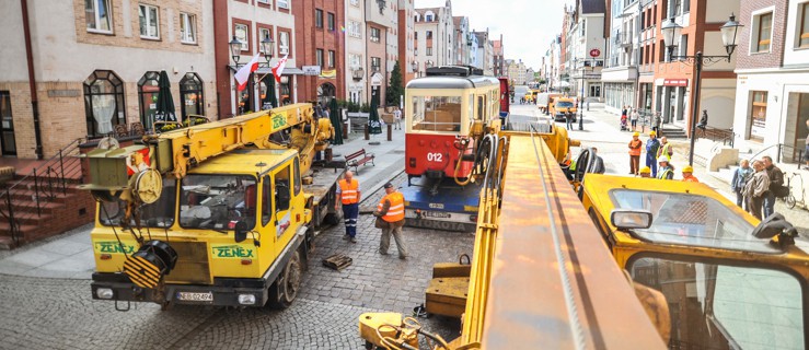 Zabytkowy tramwaj na Starym Mieście. Relacja foto oraz video