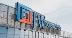 Inspektor przy odbiorze mieszkania - dlaczego J.W. Construction zachęca klientów do niezależnej kontroli?