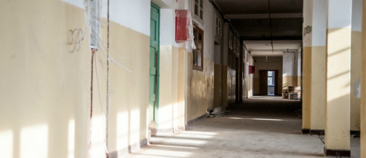 Zdążyć przed pierwszym dzwonkiem. Wakacyjne remonty elbląskich gimnazjów