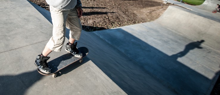 Po godzinach. Fani deski na skateparku