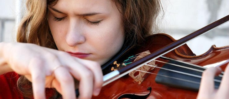 Elblążanka Karolina Nowotczyńska koncertmistrzynią Elbląskiej Orkiestry Kameralnej