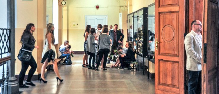 Jak rozwiązać problem z oświatą? Likwidacji ani zwolnień nie będzie