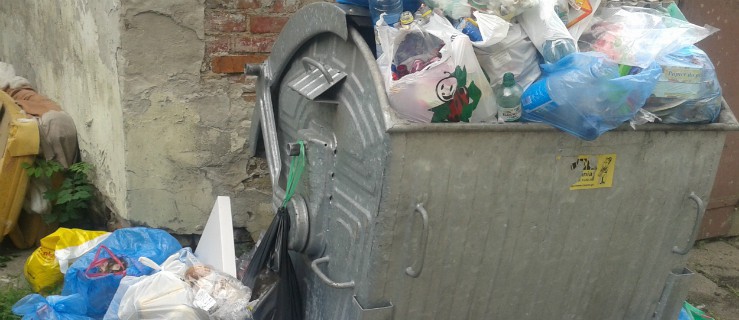 Pojemniki na śmieci to nadal problem mieszkańców