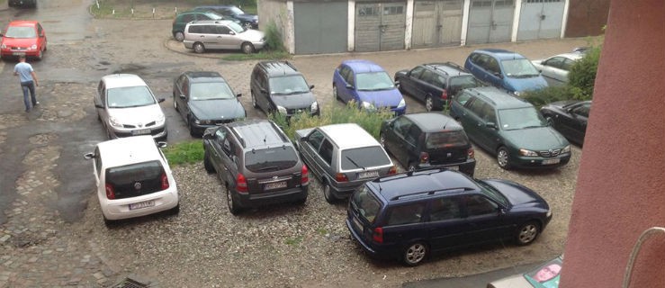 parking na ul. Mącznej i z tyłu Hetmańskiej