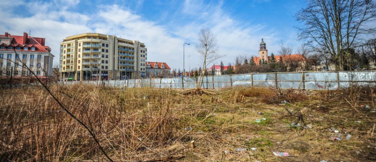Inwestor stracił pozwolenie na budowę. Działka nadal pusta