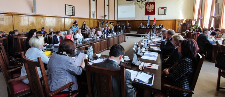Platforma przegrała z PiS-em jednym głosem