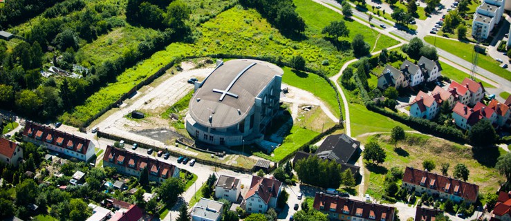 Krew, groźby, wyłudzenia. Bandyci spalą kościół przy Częstochowskiej?