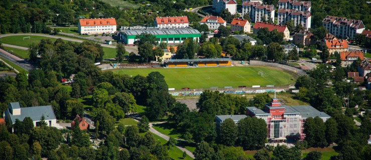 Przyszłość stadionu zagrożona. Kibice czują się oszukani przez Jerzego Wilka