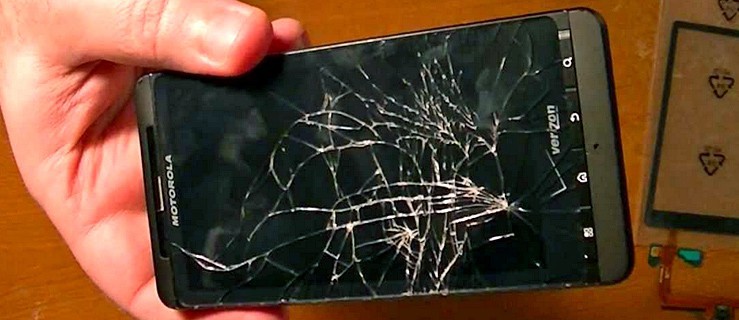  Zbita szybka w telefonie. Gdzie wymienić ją w Elblągu?