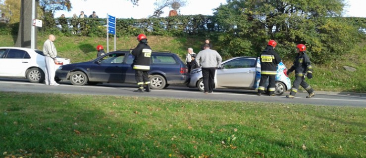 Wypadek na Robotniczej. Kobieta zasłabła za kierownicą