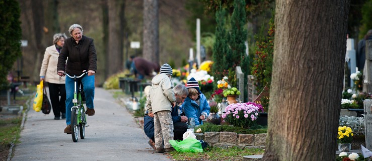 Porządki na grobach, elblążanie przygotowują się do święta zmarłych