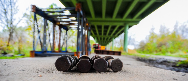 Wiadukt nadal groźny. Ustawiono kolejne podpory