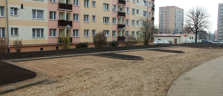 Przy Bażyńskiego powstał parking dla mieszkańców (foto)