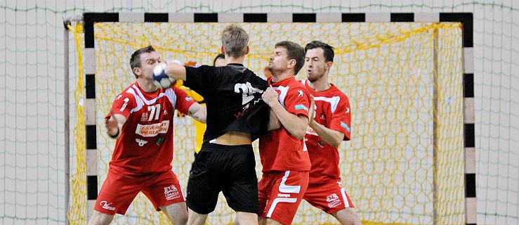 Lider wygrał, ale dopiero w końcówce był lepszy